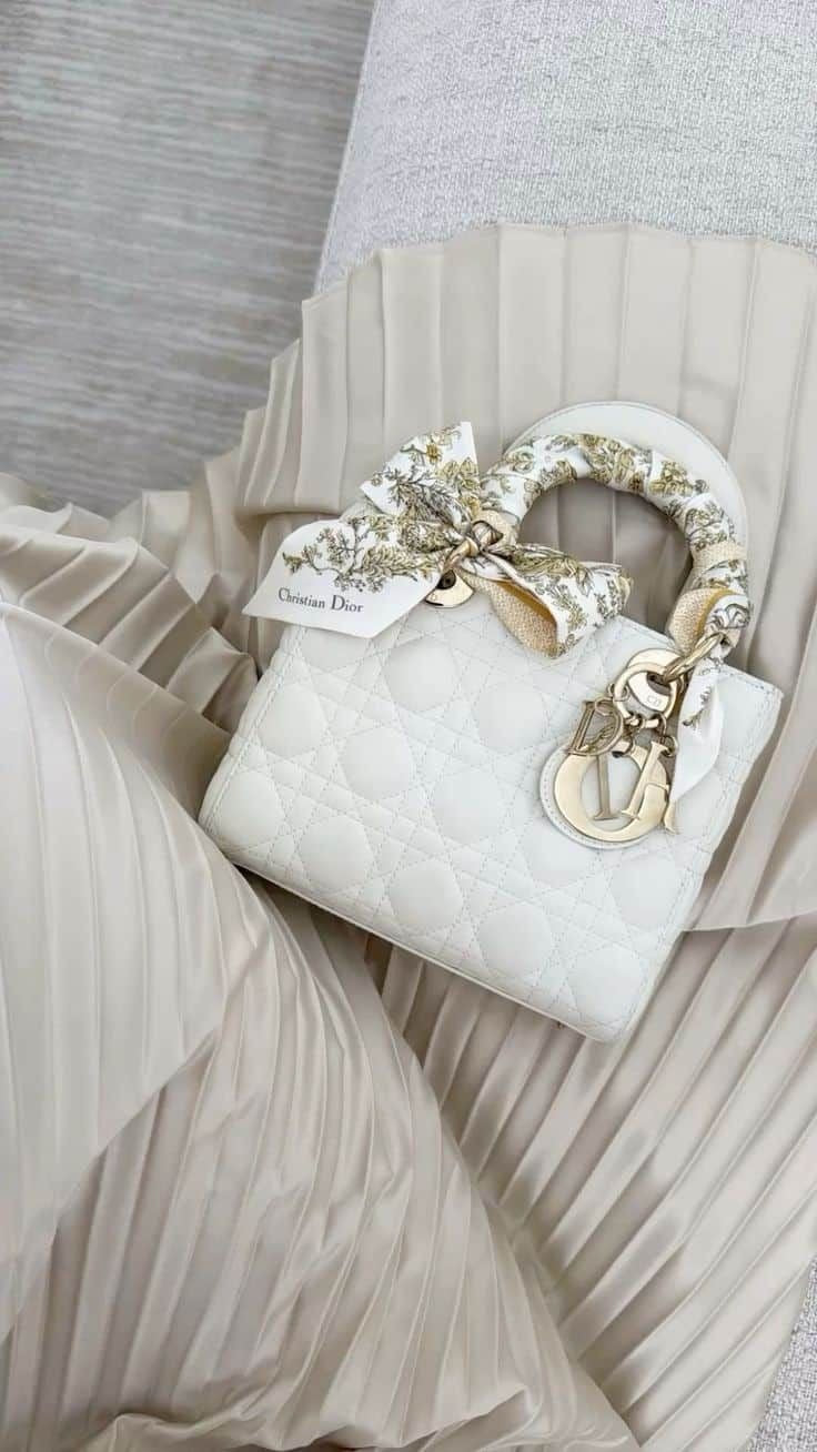 Medium lady Dior gloss white