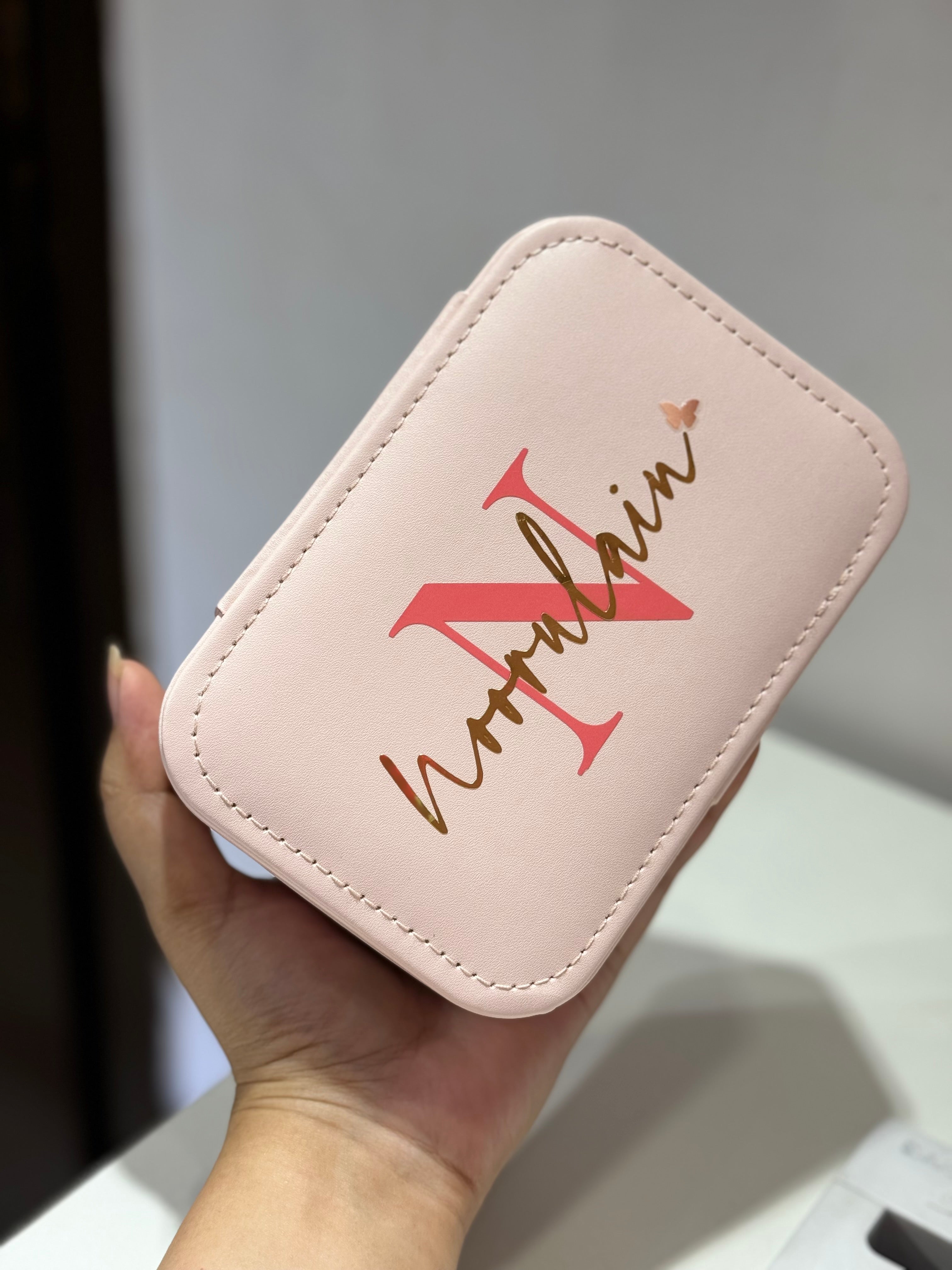 Portable jewelry case
