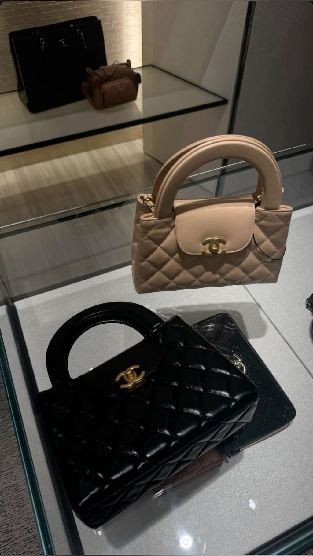 CHANEL
Small Kelly Beige