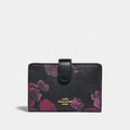 COACH MEDIUM CORNER ZIP WALLET IN SIGNATURE CANVAS