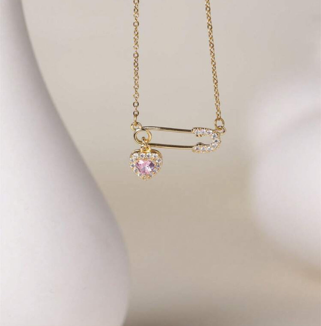 Minimal heart necklace