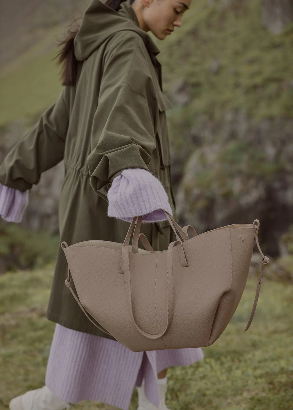 Cyme
EDITION TEXTURED TAUPE
