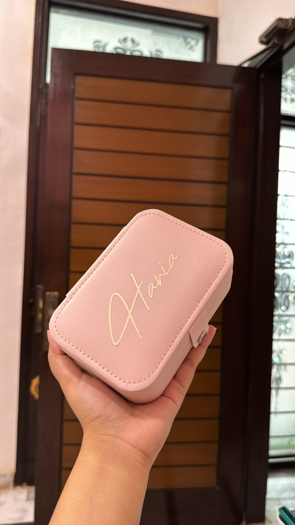 Portable jewelry case