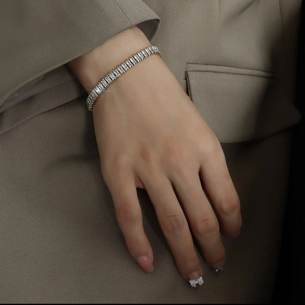 Tennis bracelet