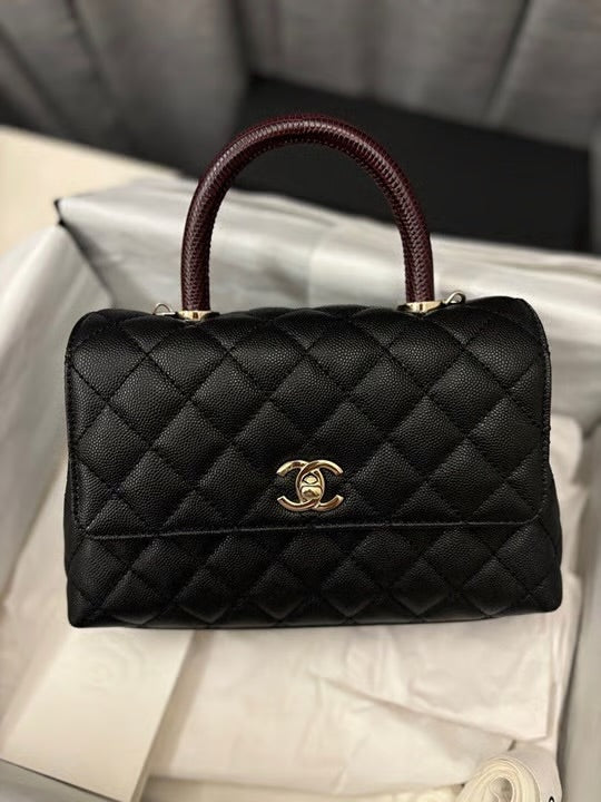 Chanel Coco Handle Flap quilted leather bag ( medium)
