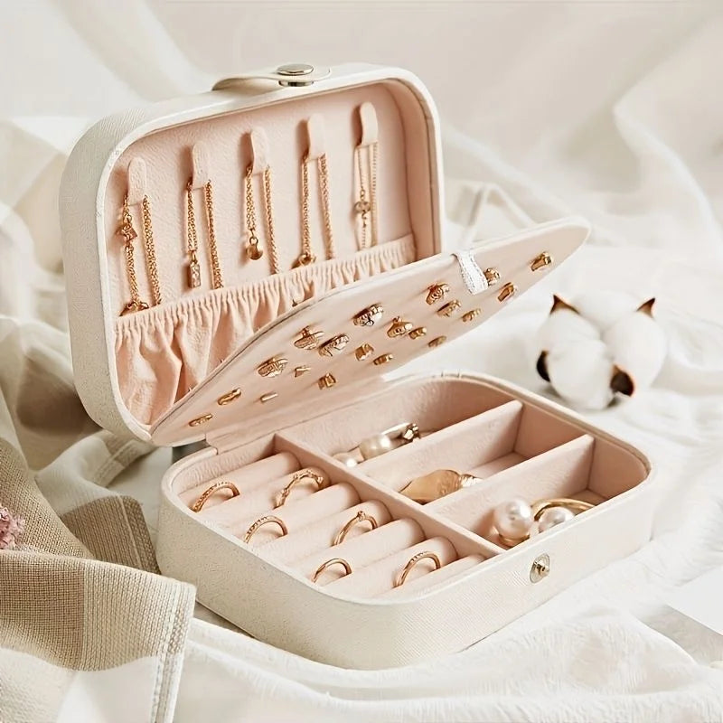 Portable jewelry case